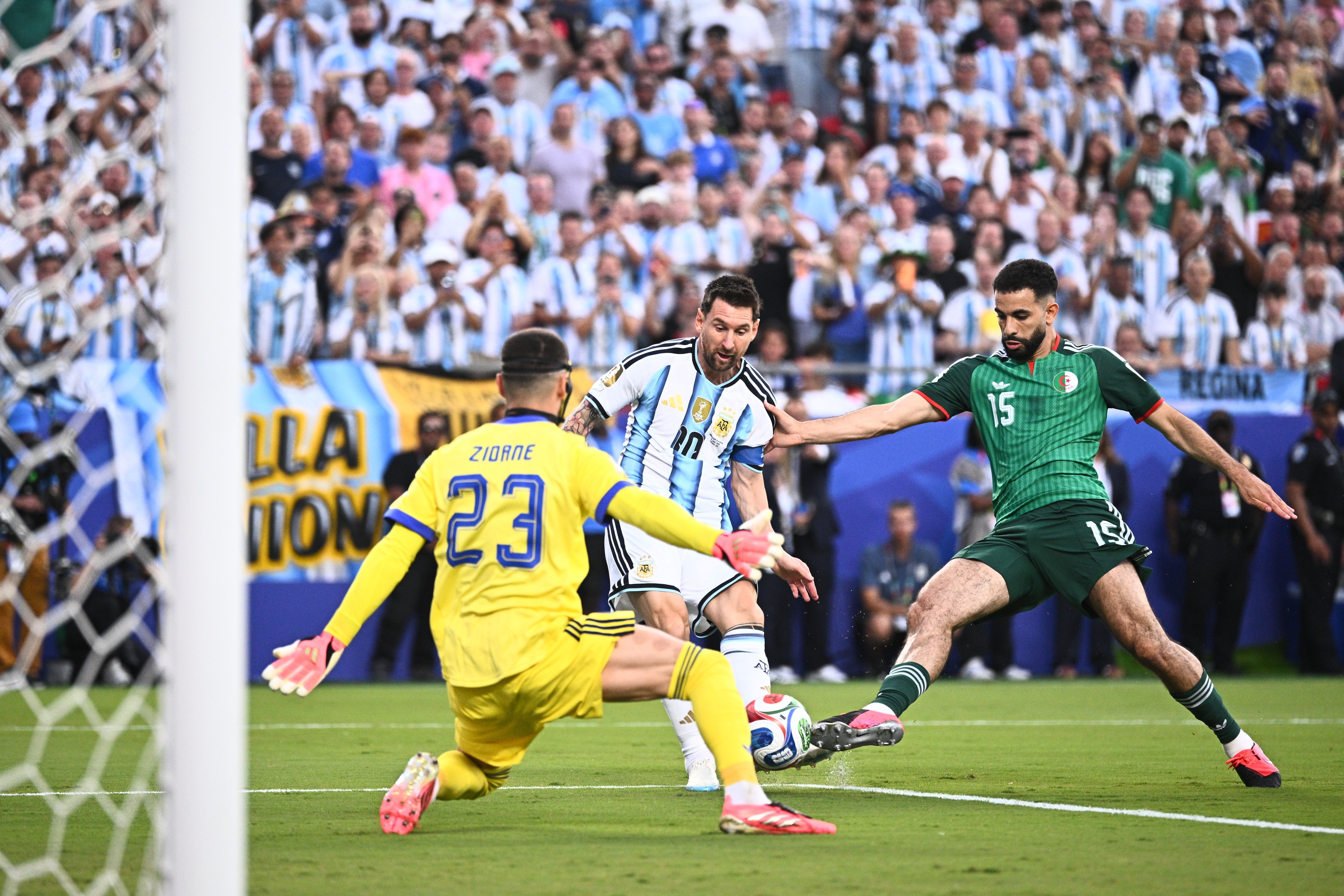 Argentina x Argélia na Copa do Mundo • Photo by Tom Weller/picture alliance via Getty Images