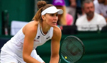 Bia Haddad Maia em ação em Wimbledon