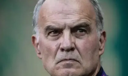 Imagem de destaque do post: Bielsa se despede da Seleção Uruguaia após dura conversa, revela jornalista