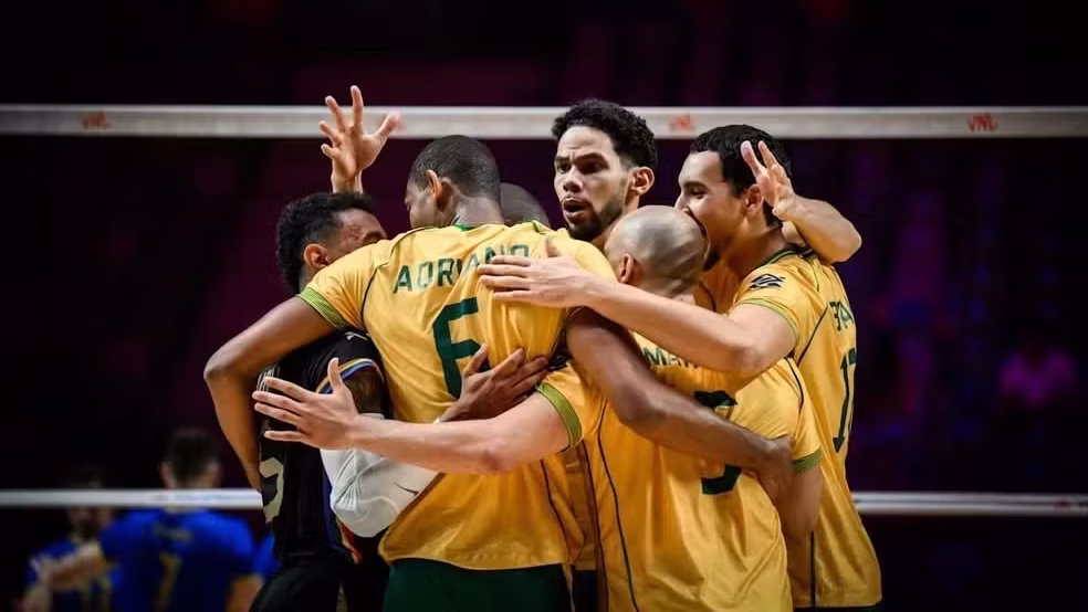 Seleção Brasileira Masculina de Vôlei durante partida contra a Ucrânia, pela VNL 2026