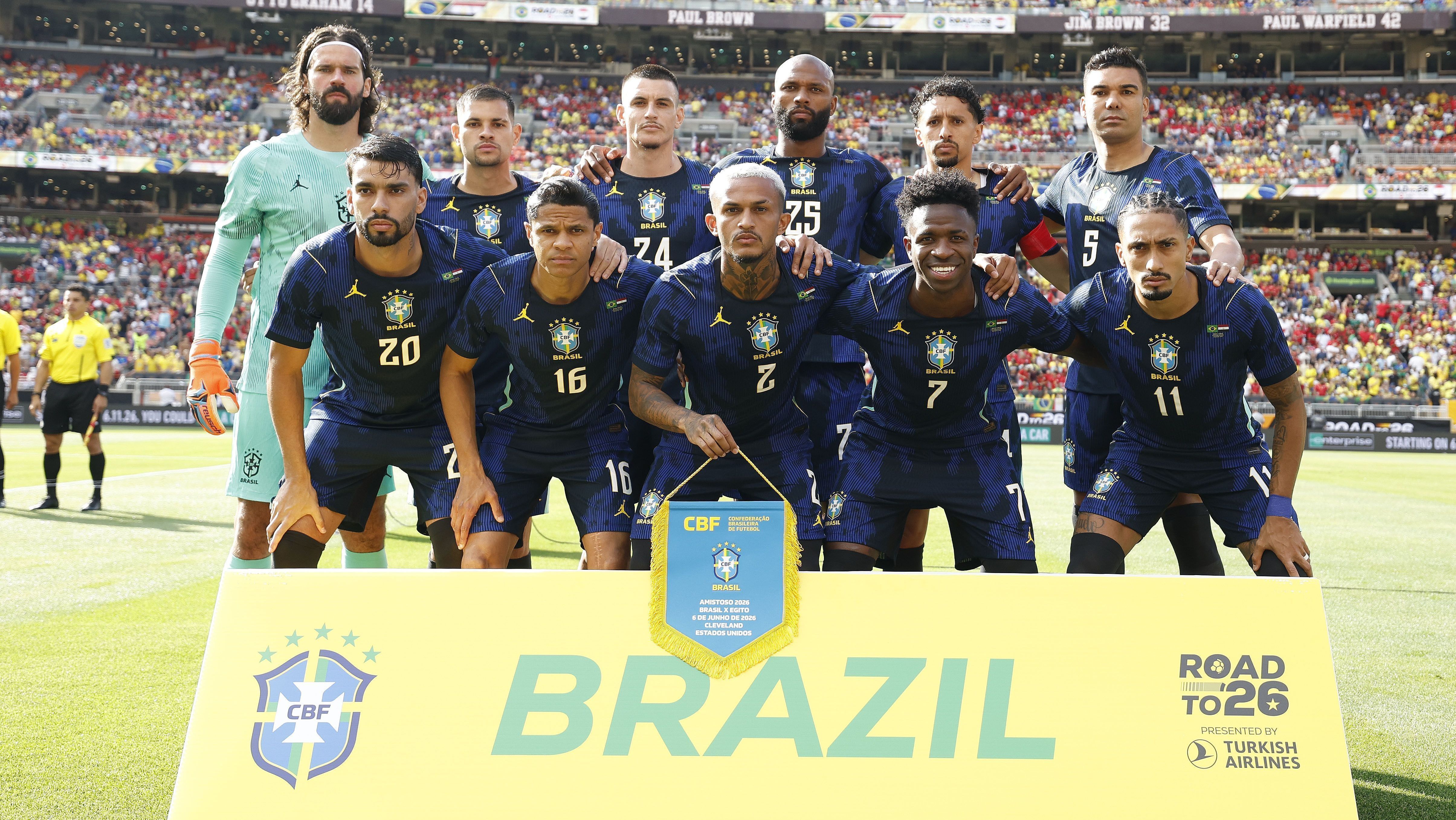 Brasil chega à Copa do Mundo entre desconfiança e sonho do hexacampeonato