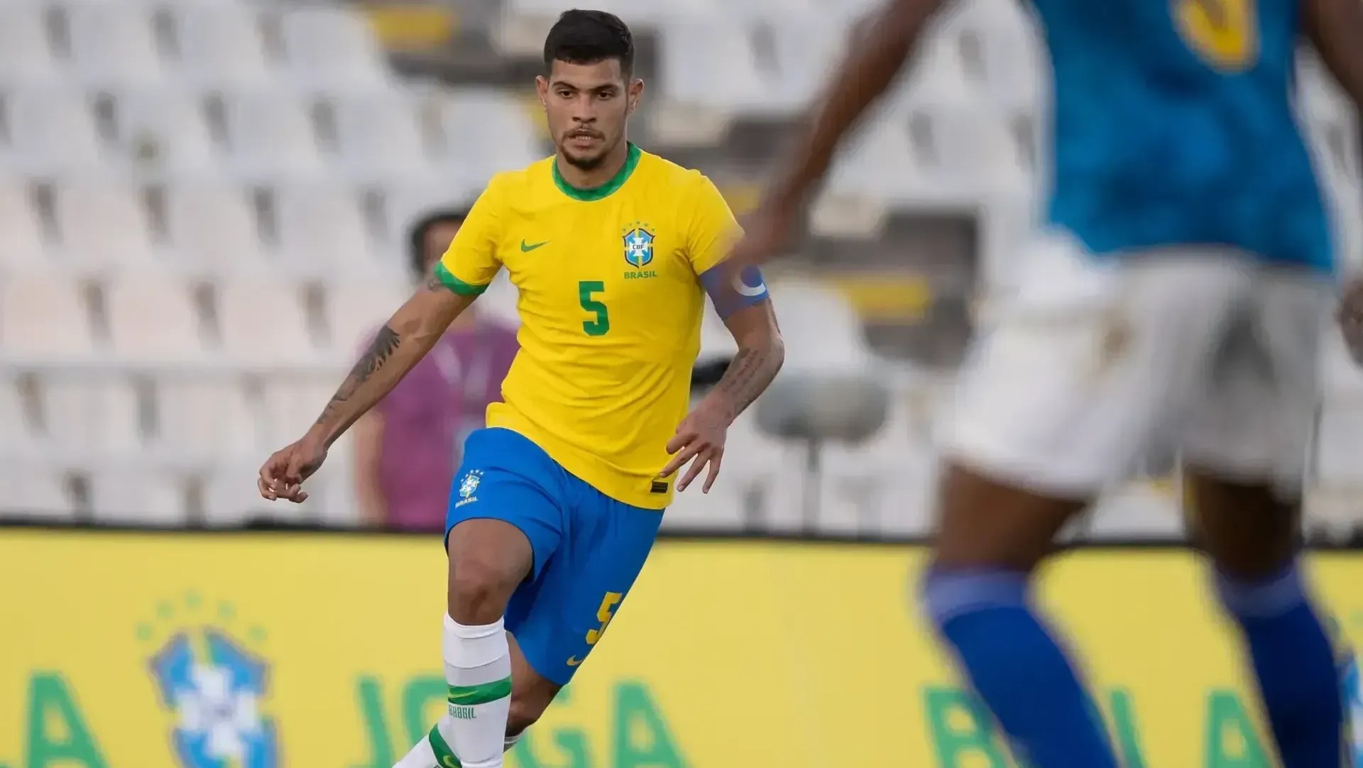 Bruno Guimarães em campo no amistoso entre Brasil e Cabo Verde, de 2021