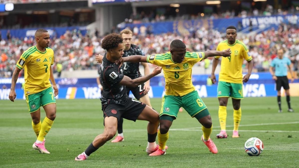 Canadá vence África do Sul nos acréscimos e avança às oitavas da Copa do Mundo
