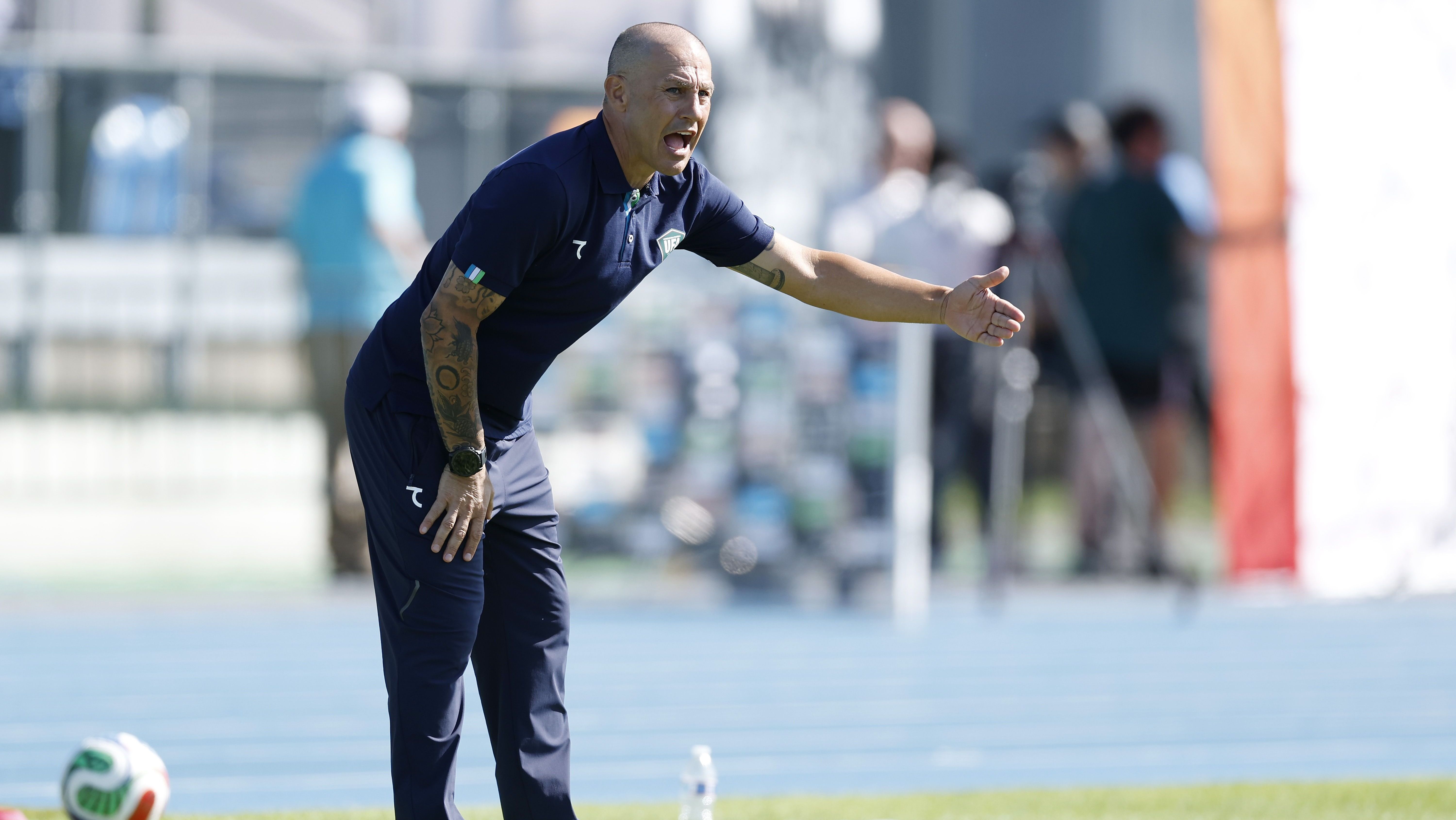 Fabio Cannavaro, treinador do Uzbequistão, em amistoso contra a Holanda