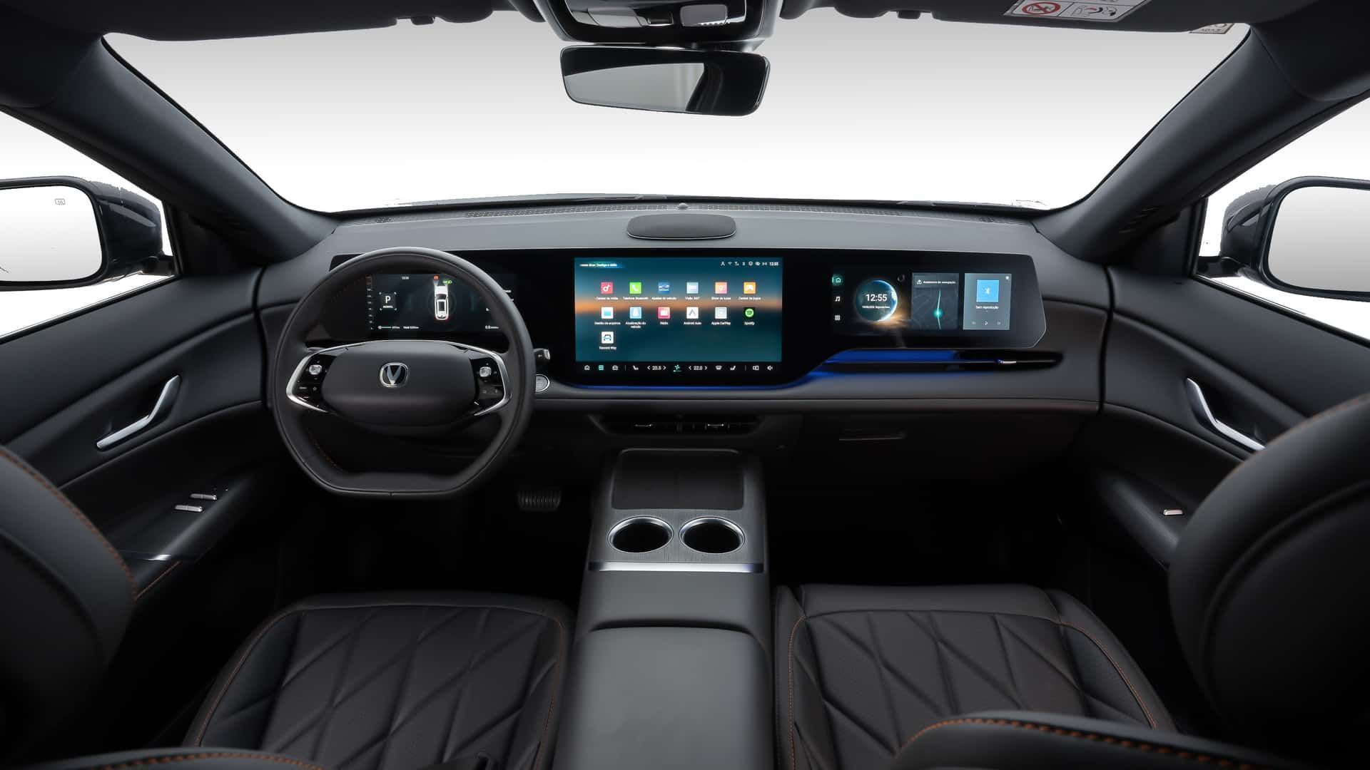 Interior do Caoa Changan CS75 • Divulgação