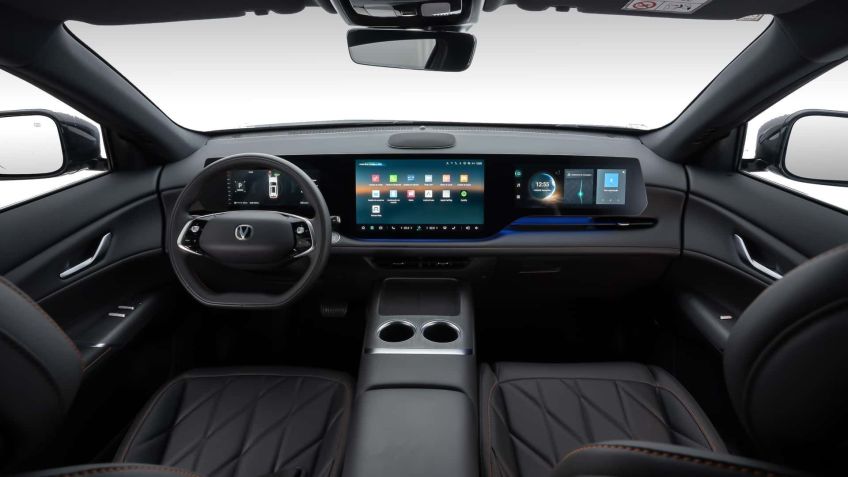 Interior do Caoa Changan CS75 • Divulgação