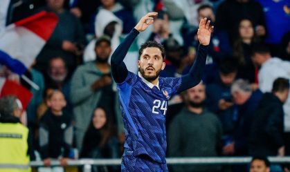 Cherki comemora gol contra a Costa do Marfim