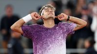 Roland Garros: Cobolli vira sobre Auger-Aliassime e alcança semifinal