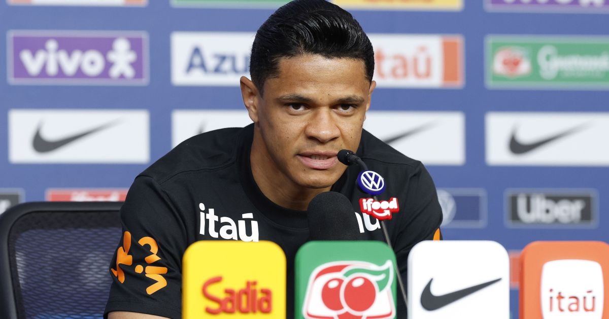 Douglas Santos torce por recuperação de Neymar na Seleção: “Orando por ele”