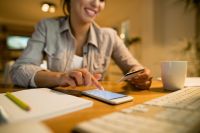 Como organizar a vida financeira usando aplicativos bancários