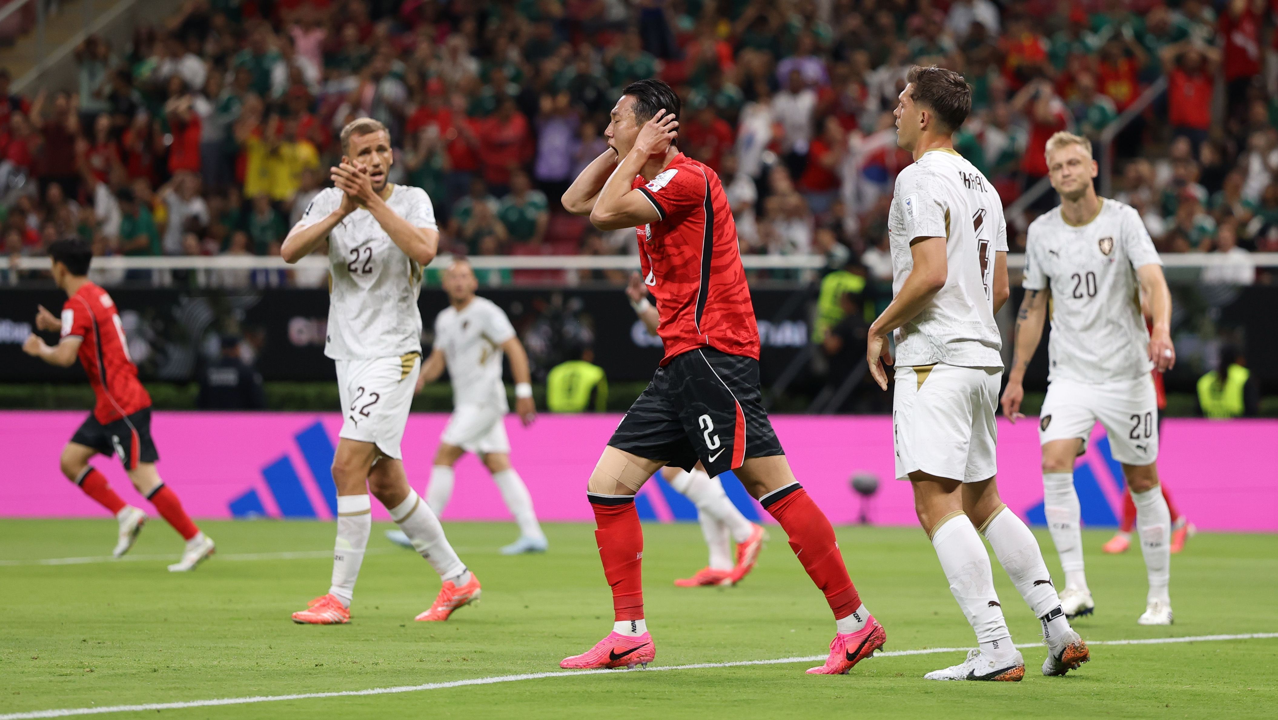 Duelo entre Coreia do Sul e Tchéquia, válido pela primeira rodada da Copa do Mundo