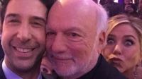 Elenco se despede de James Burrows, diretor de "Friends", morto aos 85 anos