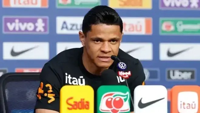 Douglas Santos, jogador do Brasil