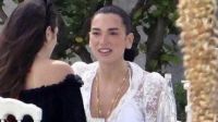 Dua Lipa usa look praiano transparente em casamento na Itália