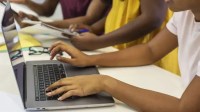 MEC lança guia para orientar uso de recursos digitais nas escolas
