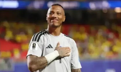 Imagem de destaque do post: Goleiro de Curaçao ganha um milhão de seguidores após brilhar na Copa
