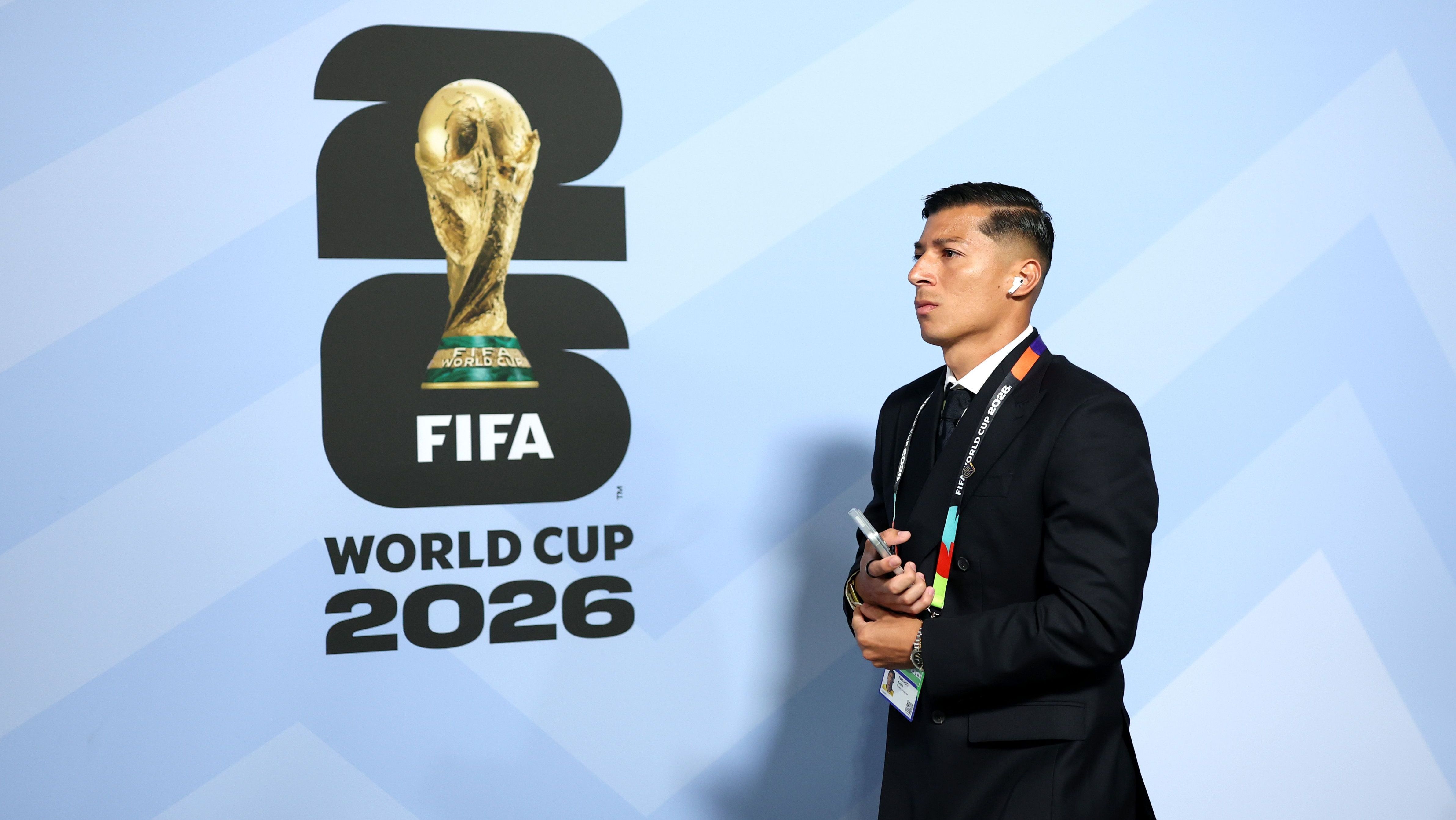 Alan Franco, do Equador, chegando para a partida contra a Costa do Marfim, pela Copa do Mundo