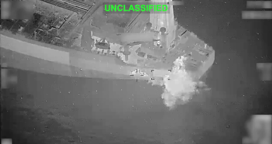 Forças dos Estados Unidos desabilitam o navio M/T Lexie, que se dirigia à Ilha de Kharg, no Irã