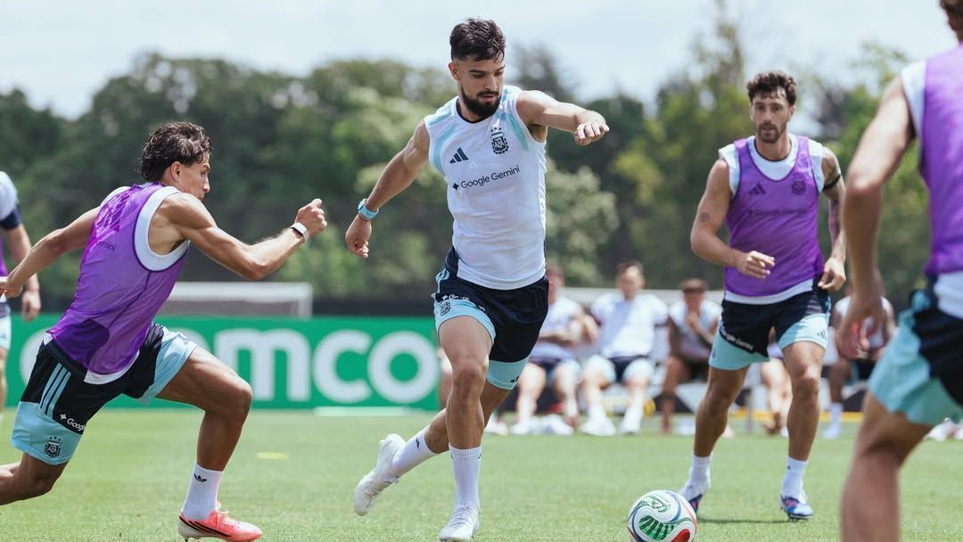 Flaco López em treino da Argentina durante a Copa