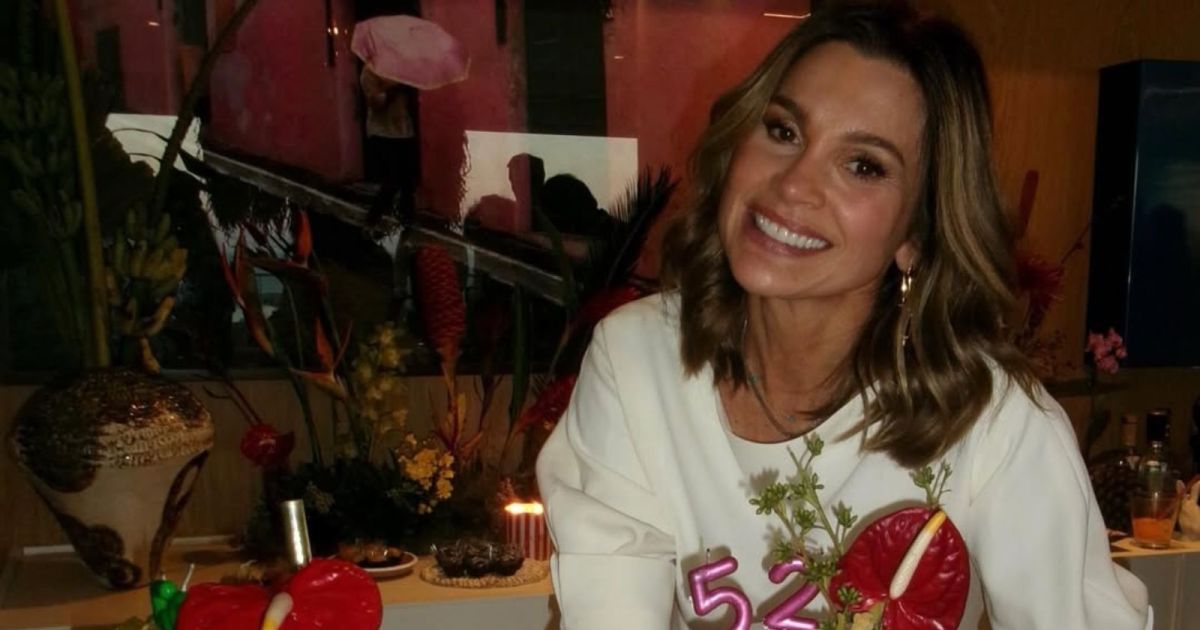 Flávia Alessandra faz 52 anos e celebra com elenco de “Quem Ama Cuida”