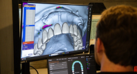 Dentadura 3D impressa por jovem engenheira devolve sorriso a quem precisa