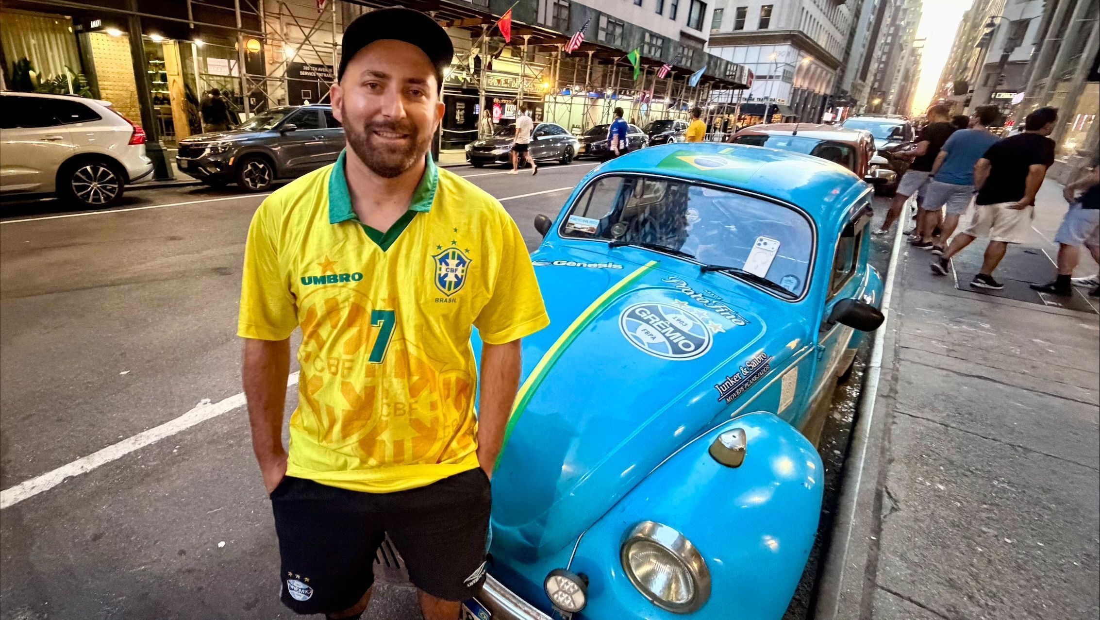 Guilherme Martin com o seu Fusca, que saiu de Porto Alegre e foi até os EUA para a Copa do Mundo