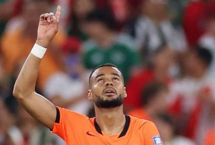 Após perder filho, Gakpo se emociona ao marcar um gol na Copa do Mundo