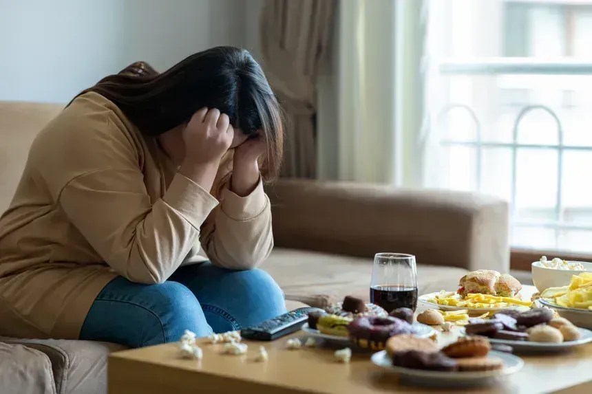 Quando se trata de vício em alimentos ultraprocessados, a culpa é do sistema alimentar, não da força de vontade do indivíduo, dizem os especialistas • Muratdeniz/E+/Getty Images