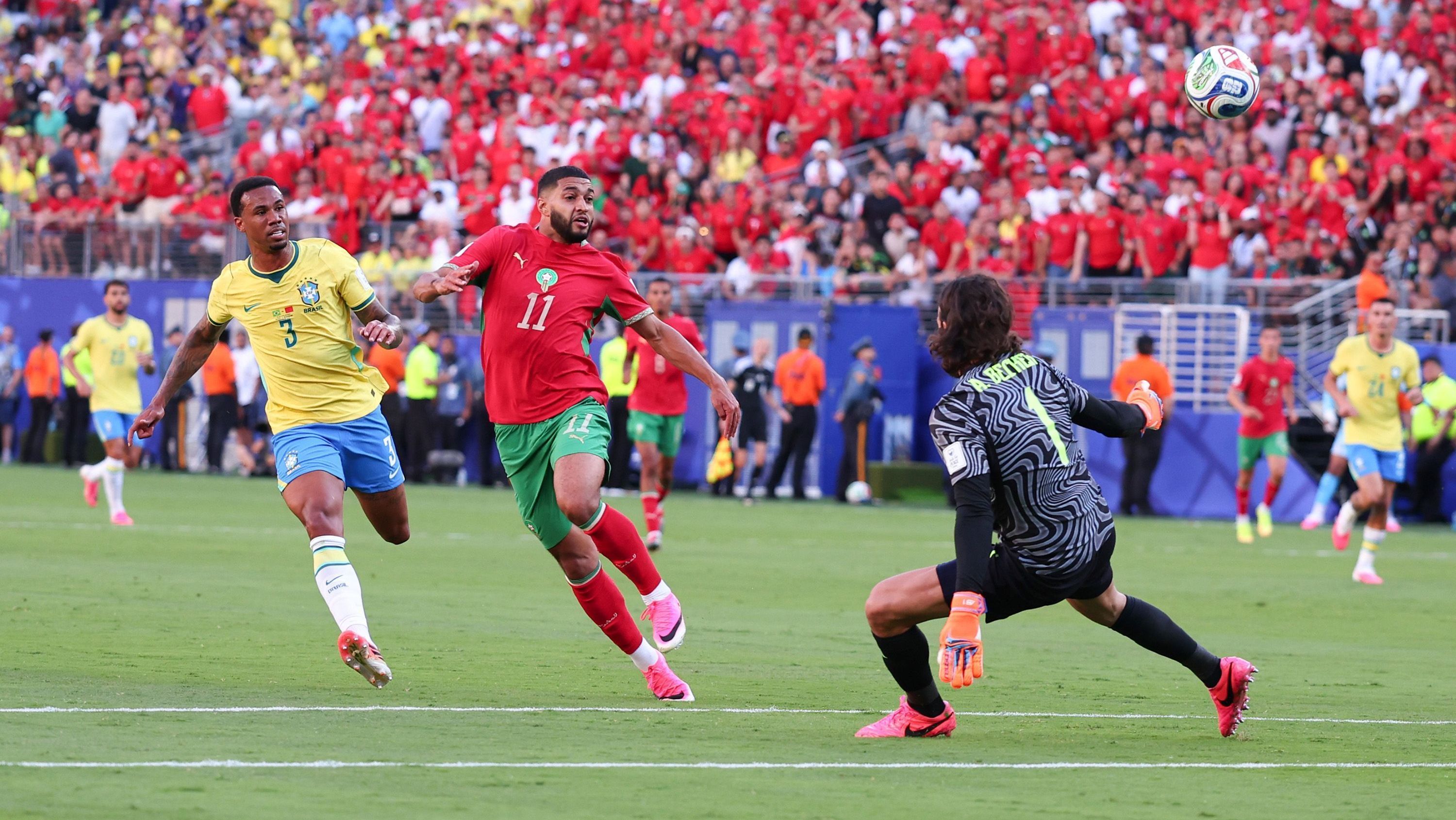 Saibari encobre Alisson para abrir o placar para o Marrocos contra o Brasil na Copa do Mundo