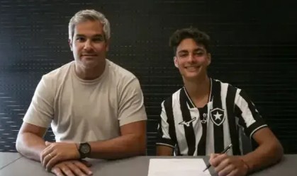 Augusto Oliveira, diretor de futebol de base do Botafogo e o lateral Guilherme Risso