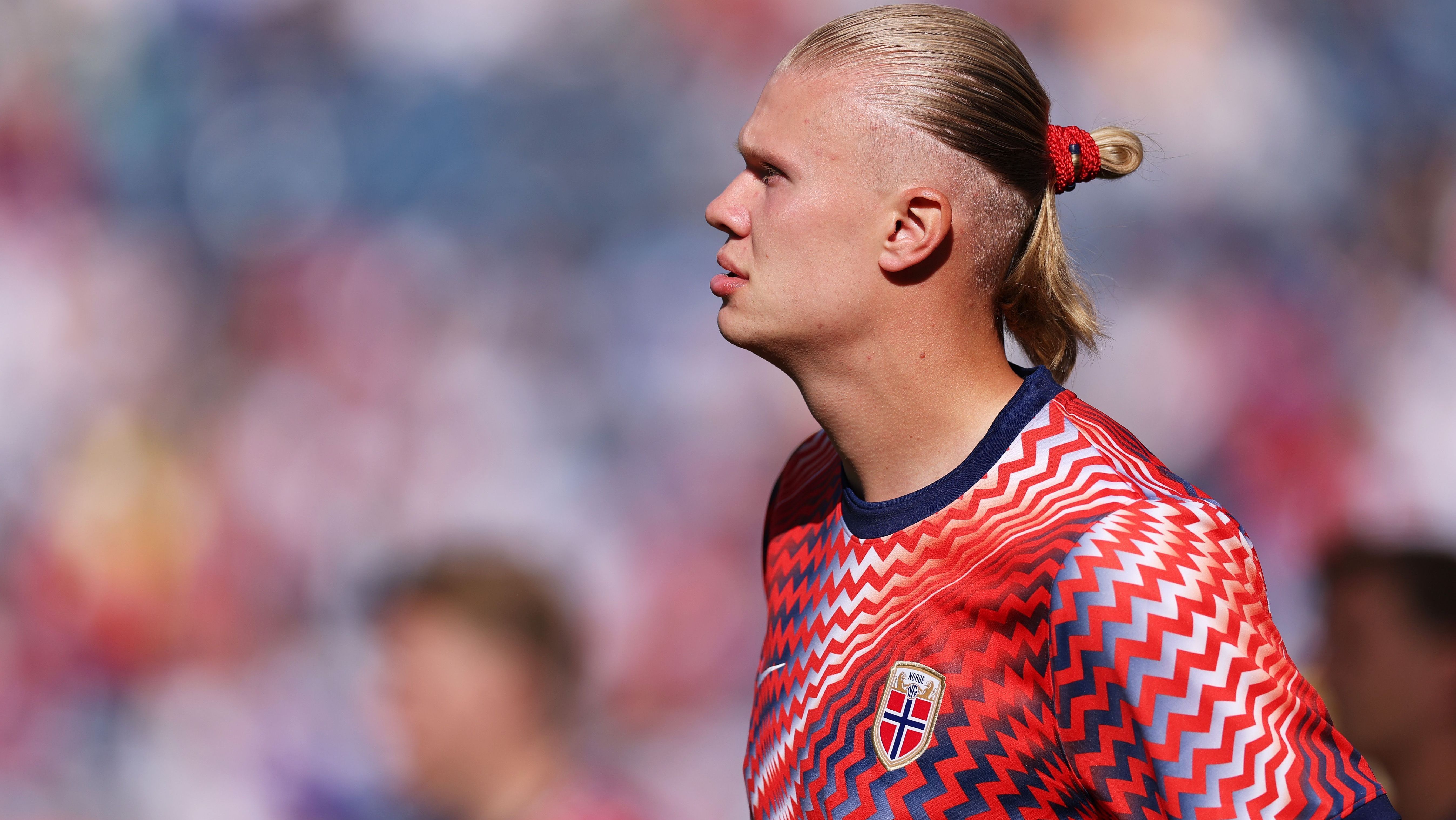 Haaland aquece antes de sua estreia na Copa do Mundo em Iraque x Noruega