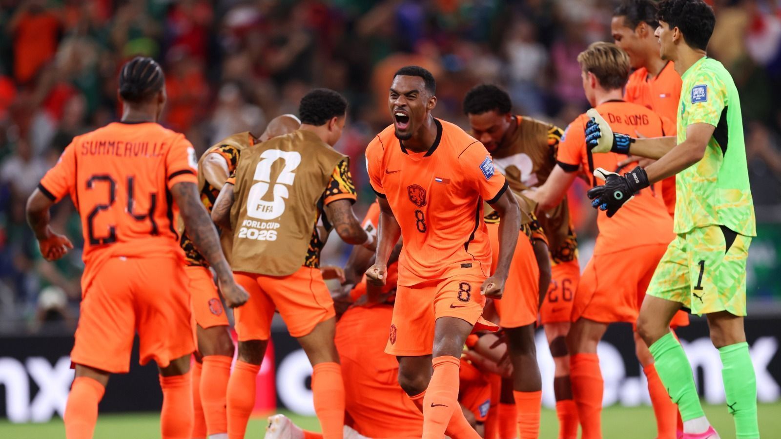 Jogadores da Holanda comemorando o gol diante do Marrocos, em partida da fase de 16-avos de final da Copa do Mundo