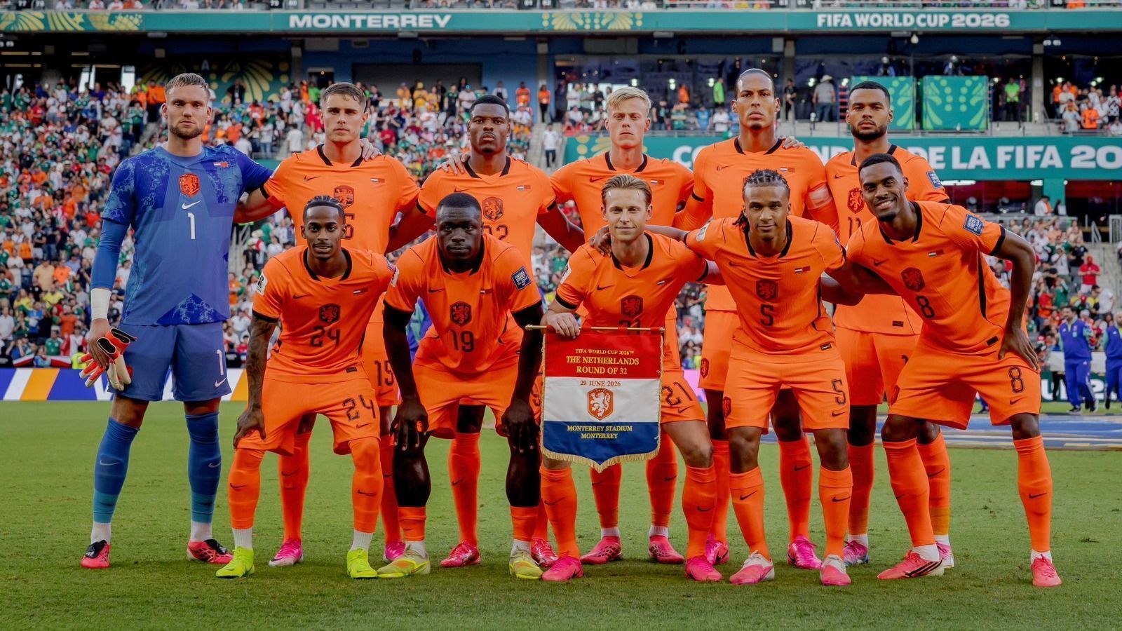 Equipe da Holanda perfilada antes de partida contra Marrocos, pela Copa do Mundo
