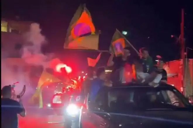 Multidão no Líbano e em Bangladesh celebra vitória do Brasil