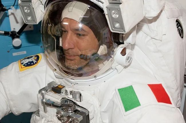 O astronauta Andre Douglas foi anunciado nesta terça-feira (9) como um dos especialistas da missão Artemis III • Nasa