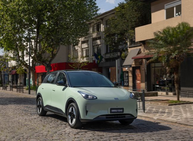 Geely EX2 • RODOLFO BUHRER / Renault Geely