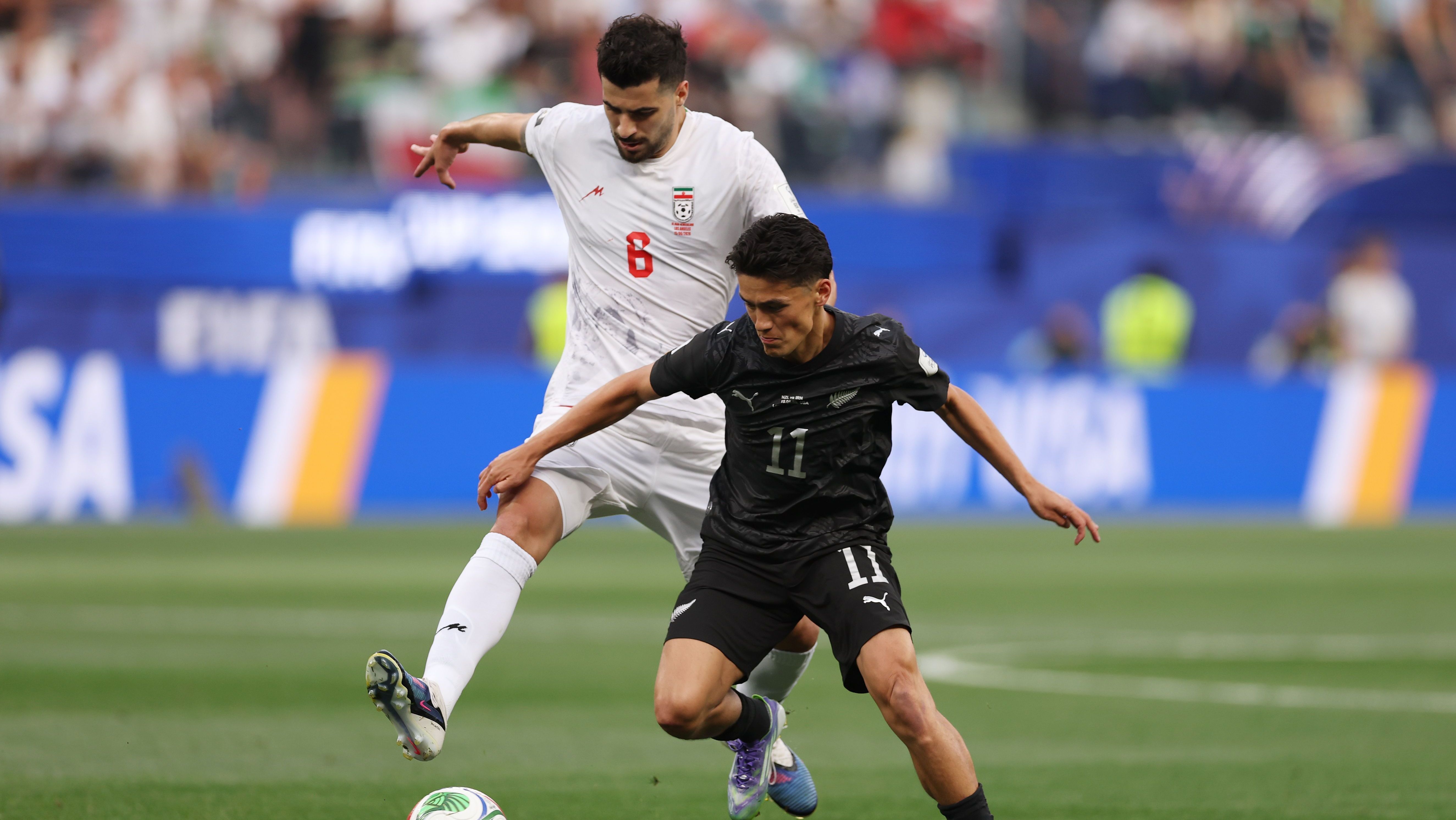 Duelo entre Irã e Nova Zelândia, válido pela primeira rodada da Copa do Mundo