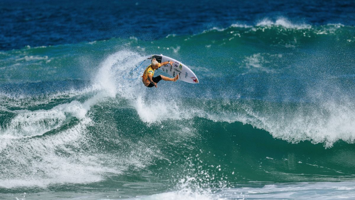 WSL: Kelly Slater tira maiores notas da etapa e elimina Medina em Taiti