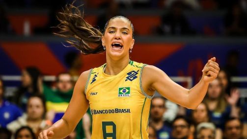 Júlia Kudiess, central do Brasil, em quadra pela VNL Feminina