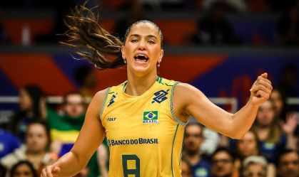 Júlia Kudiess, central do Brasil, em quadra pela VNL Feminina