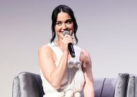 Katy Perry diz que transformou raiva em nova música: “Atravessei o fogo”