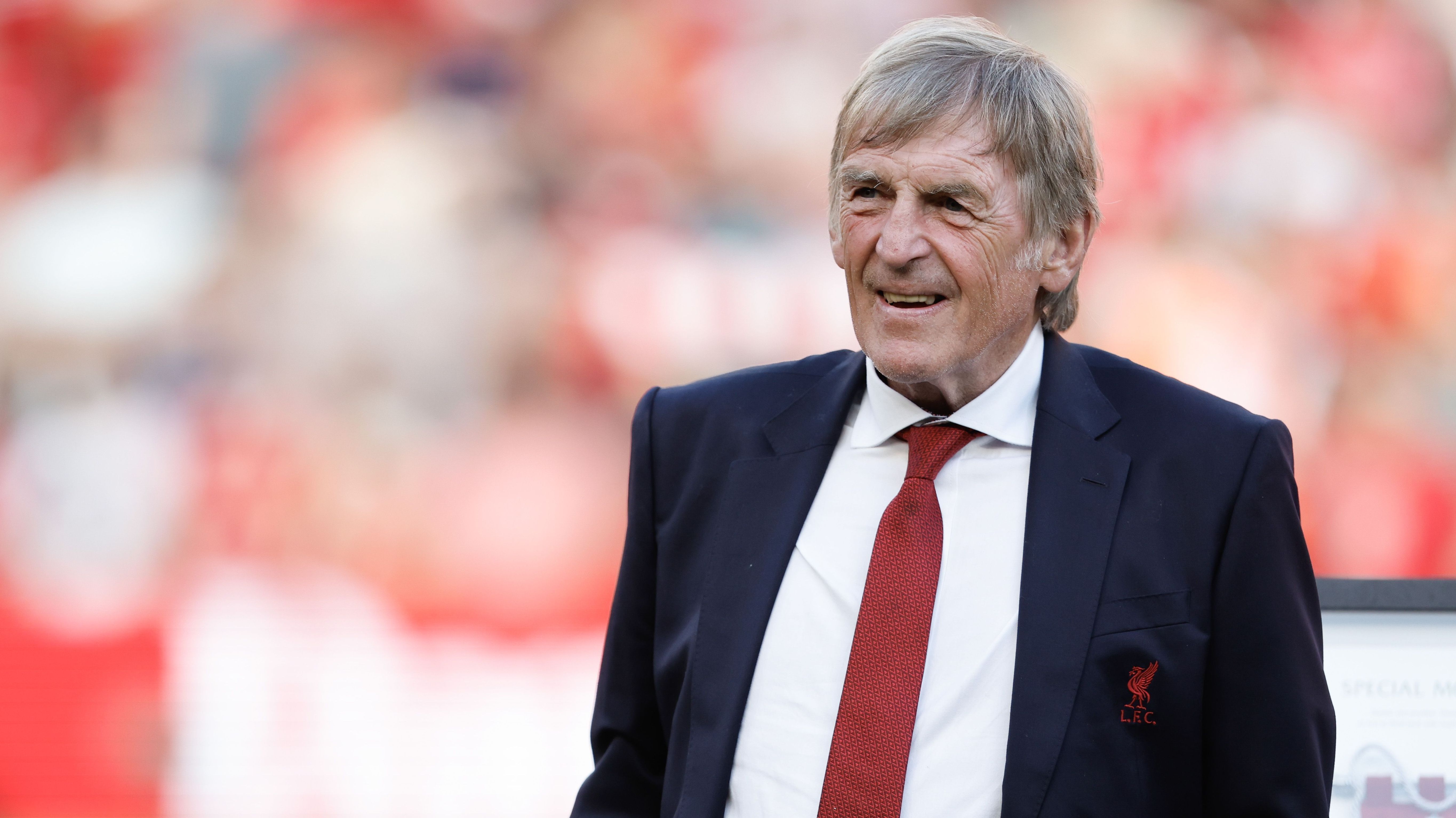 Ídolo do Liverpool, Kenny Dalglish revelou que está em tratamento contra o câncer