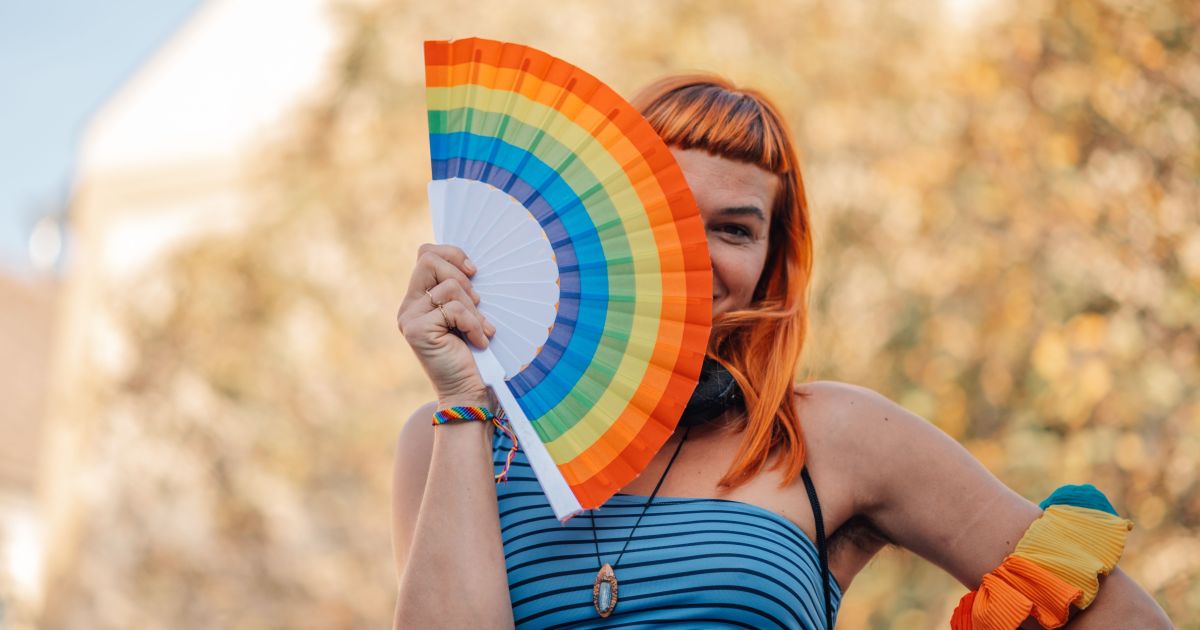 Qual é a história do leque, principal acessório da Parada do Orgulho LGBT+?