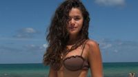 Maisa faz yoga de biquíni em Miami e surge de ponta-cabeça; veja