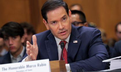 O secretário de Estado dos EUA, Marco Rubio, presta depoimento durante uma audiência do Comitê de Relações Exteriores do Senado no Edifício de Escritórios do Senado Dirksen, em 2 de junho de 2026, em Washington, DC.