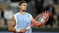 Arnaldi abandona Roland Garros por um vírus e final terá Zverev x Cobolli