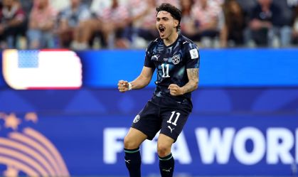 Mauricio, do Paraguai, celebrando seu gol diante dos Estados Unidos