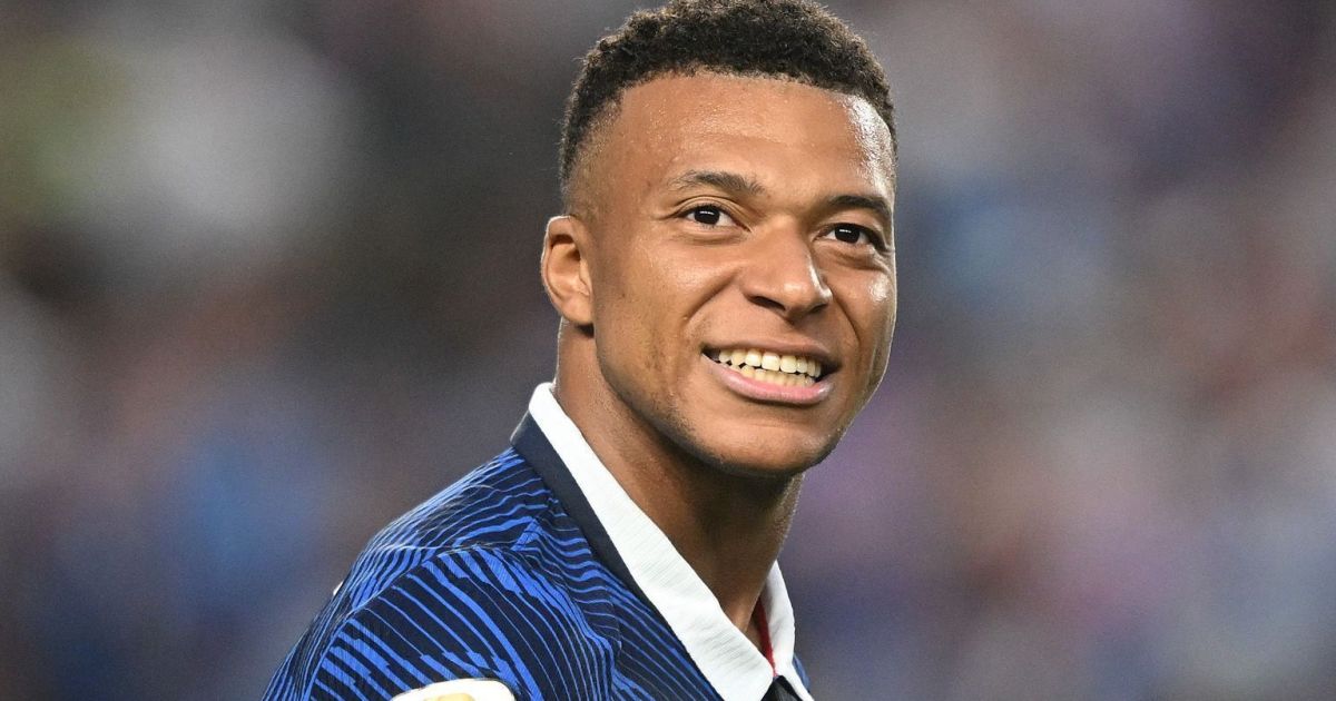 Mbappé lidera homenagem da seleção francesa a Deschamps após perda da mãe