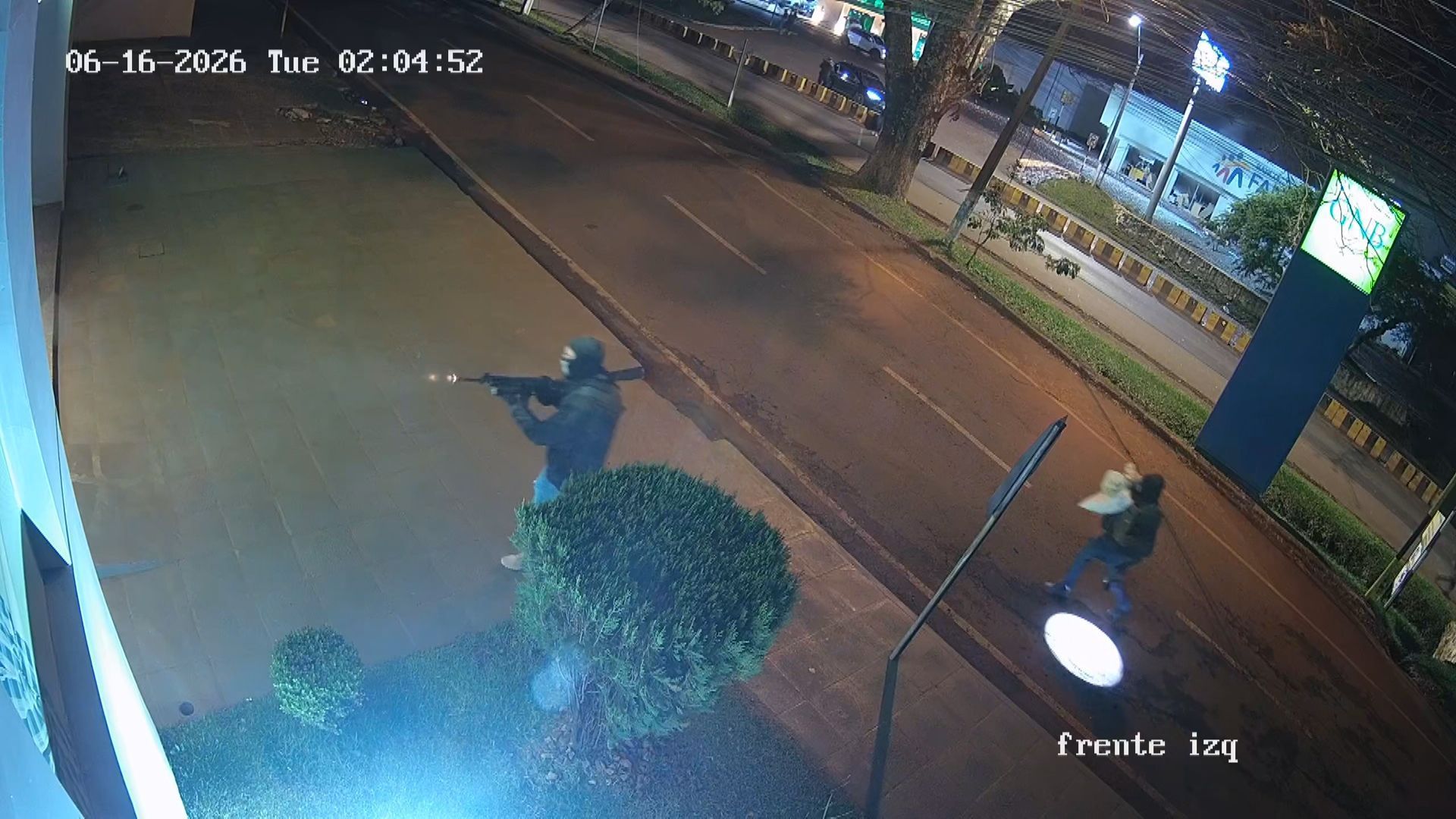 Criminosos atiram contra agência bancária durante mega-assalto em Santa Rita, no Paraguai