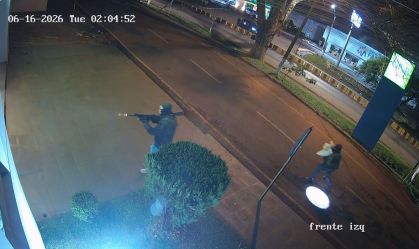 Criminosos atiram contra agência bancária durante mega-assalto em Santa Rita, no Paraguai